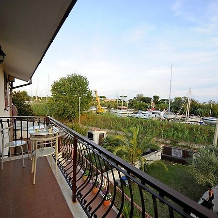 A La Vue Chambre Bagno Condiviso Shared Both2Piano No Lift No Navetta A Pagamento Aria Condizionata Ed Extra Bed 3 Minuti A Piedi Da Bus Per Fiera Di Roma Fiumicino Exterior photo