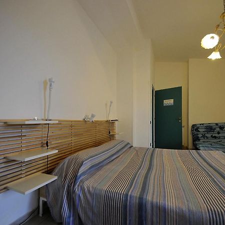 A La Vue Chambre Bagno Condiviso Shared Both2Piano No Lift No Navetta A Pagamento Aria Condizionata Ed Extra Bed 3 Minuti A Piedi Da Bus Per Fiera Di Roma Fiumicino Exterior photo