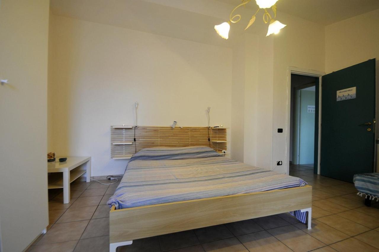 A La Vue Chambre Bagno Condiviso Shared Both2Piano No Lift No Navetta A Pagamento Aria Condizionata Ed Extra Bed 3 Minuti A Piedi Da Bus Per Fiera Di Roma Fiumicino Exterior photo