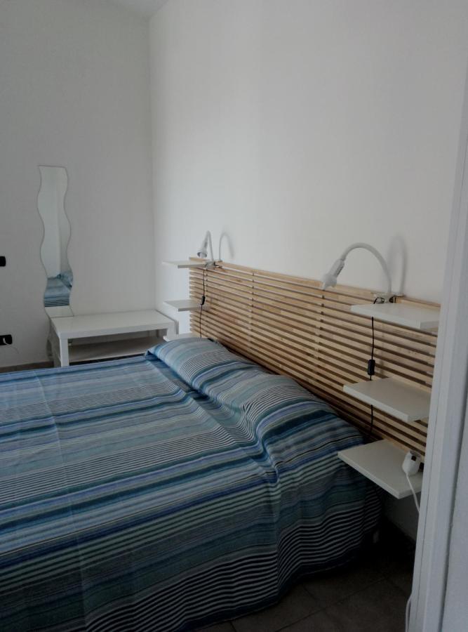A La Vue Chambre Bagno Condiviso Shared Both2Piano No Lift No Navetta A Pagamento Aria Condizionata Ed Extra Bed 3 Minuti A Piedi Da Bus Per Fiera Di Roma Fiumicino Exterior photo