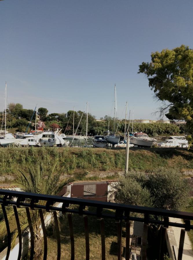 A La Vue Chambre Bagno Condiviso Shared Both2Piano No Lift No Navetta A Pagamento Aria Condizionata Ed Extra Bed 3 Minuti A Piedi Da Bus Per Fiera Di Roma Fiumicino Exterior photo