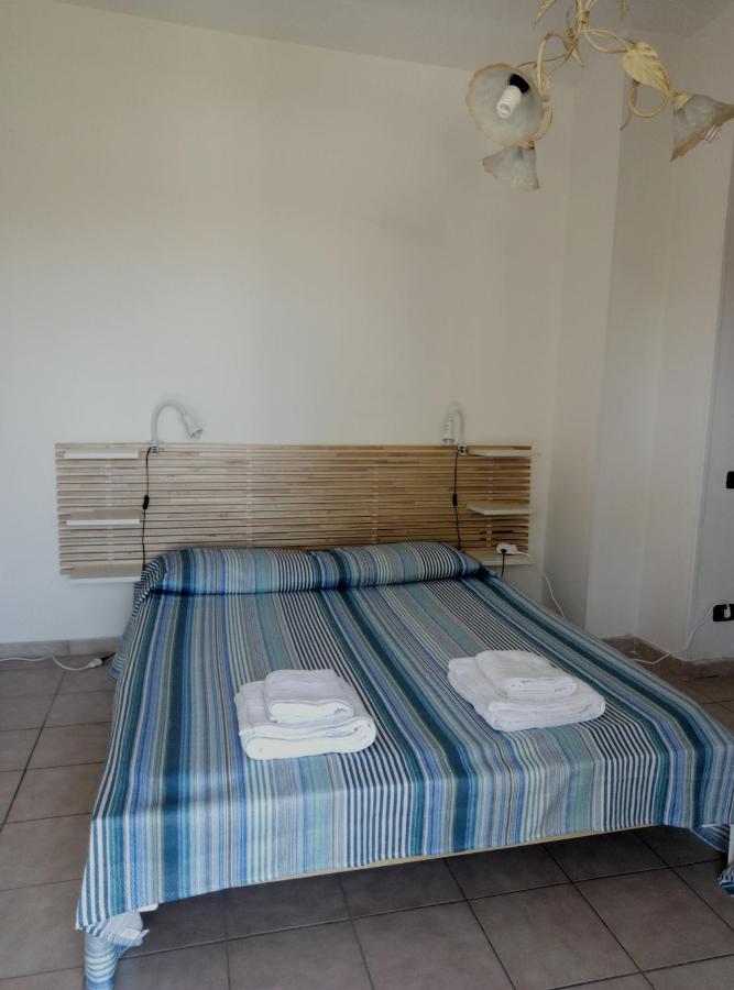 A La Vue Chambre Bagno Condiviso Shared Both2Piano No Lift No Navetta A Pagamento Aria Condizionata Ed Extra Bed 3 Minuti A Piedi Da Bus Per Fiera Di Roma Fiumicino Exterior photo