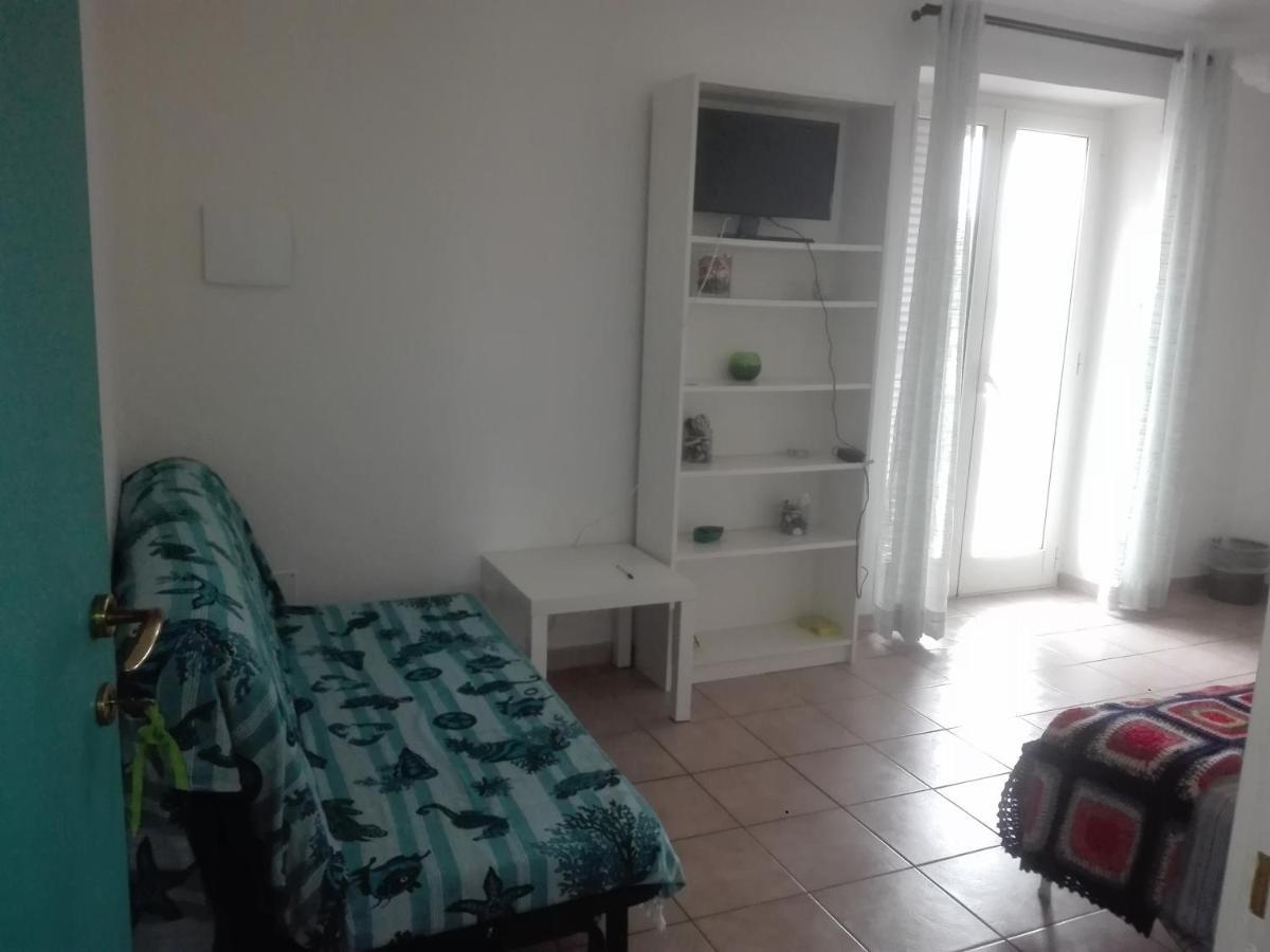 A La Vue Chambre Bagno Condiviso Shared Both2Piano No Lift No Navetta A Pagamento Aria Condizionata Ed Extra Bed 3 Minuti A Piedi Da Bus Per Fiera Di Roma Fiumicino Exterior photo