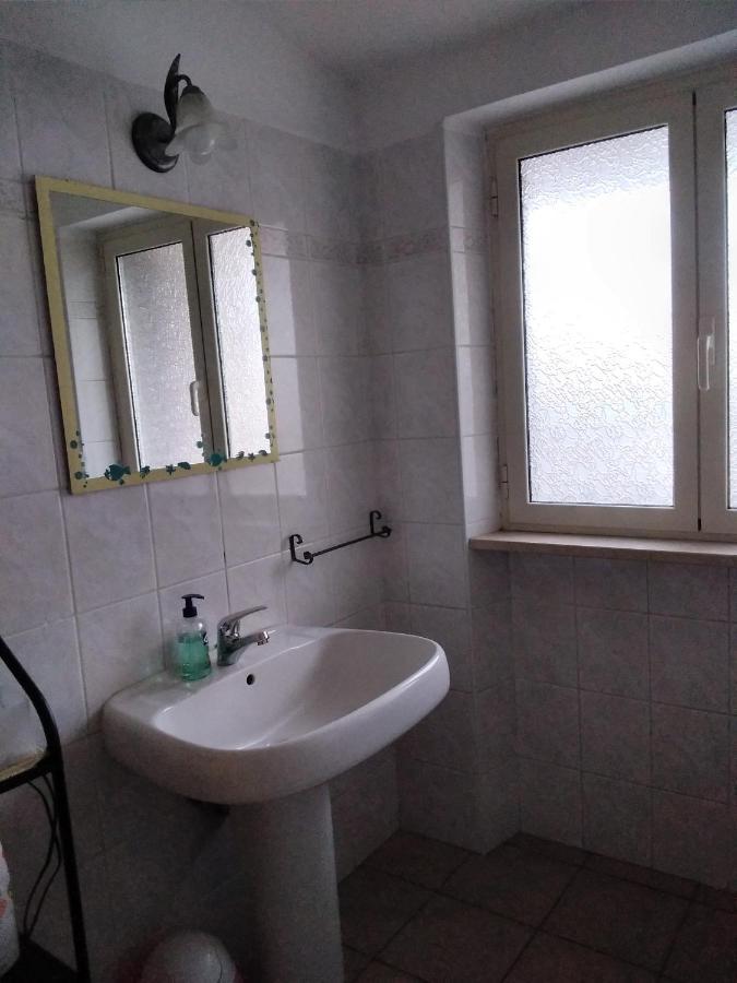 A La Vue Chambre Bagno Condiviso Shared Both2Piano No Lift No Navetta A Pagamento Aria Condizionata Ed Extra Bed 3 Minuti A Piedi Da Bus Per Fiera Di Roma Fiumicino Exterior photo