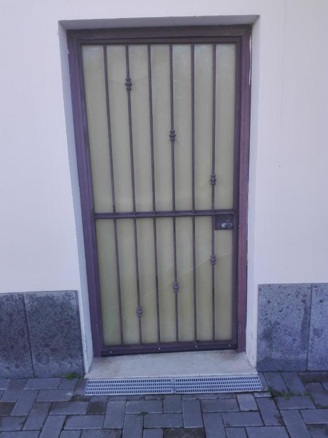 A La Vue Chambre Bagno Condiviso Shared Both2Piano No Lift No Navetta A Pagamento Aria Condizionata Ed Extra Bed 3 Minuti A Piedi Da Bus Per Fiera Di Roma Fiumicino Exterior photo