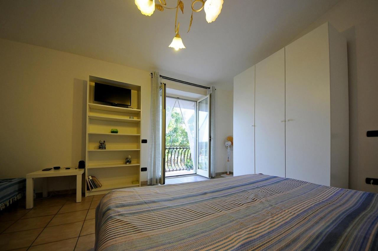 A La Vue Chambre Bagno Condiviso Shared Both2Piano No Lift No Navetta A Pagamento Aria Condizionata Ed Extra Bed 3 Minuti A Piedi Da Bus Per Fiera Di Roma Fiumicino Exterior photo