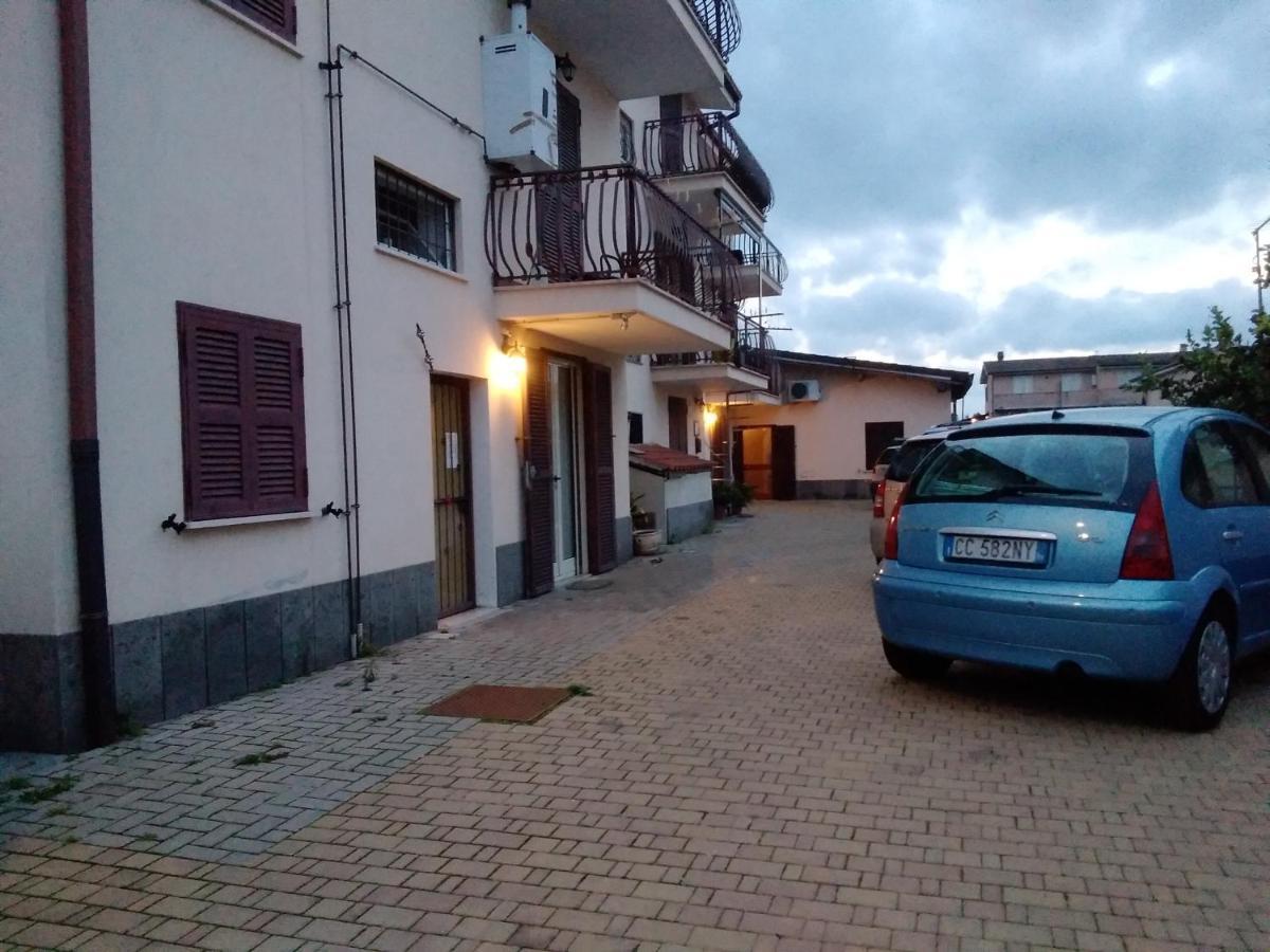 A La Vue Chambre Bagno Condiviso Shared Both2Piano No Lift No Navetta A Pagamento Aria Condizionata Ed Extra Bed 3 Minuti A Piedi Da Bus Per Fiera Di Roma Fiumicino Exterior photo